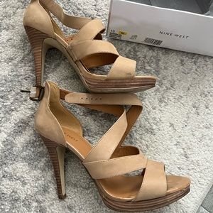 Gently used Nine West Tan Leather Sandals size 10